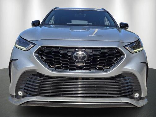 Celestial Silver Metallic 2021 Toyota Highlander XSE