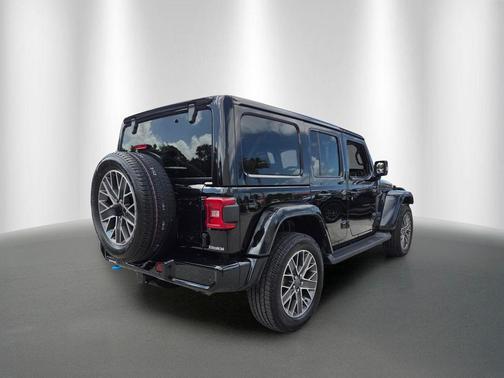 Black Clearcoat 2022 Jeep Wrangler Unlimited 4xe Sahara High Altitude