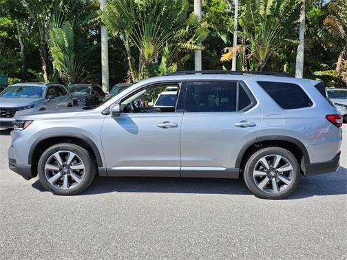 2025 Honda Pilot Touring 8-Passenger