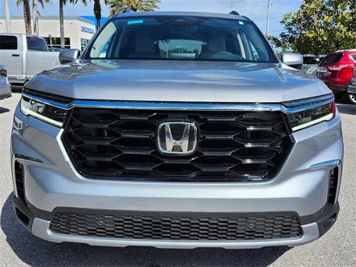 2025 Honda Pilot Touring 8-Passenger