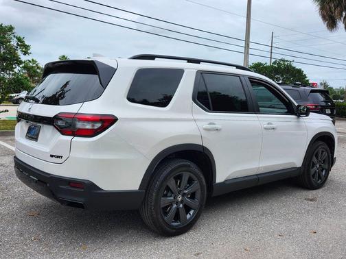 Platinum White Pearl 2026 Honda Pilot Sport