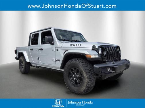Silver Zynith Clearcoat 2022 Jeep Gladiator Willys 4x4