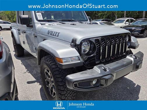 Silver Zynith Clearcoat 2022 Jeep Gladiator Willys 4x4