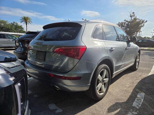 Ice Silver Metallic 2010 Audi Q5 3.2 Premium quattro