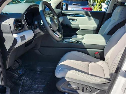 2025 Honda Pilot Touring 8-Passenger