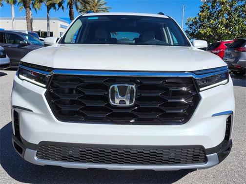 2025 Honda Pilot Touring 8-Passenger