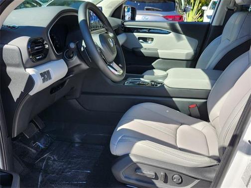 2025 Honda Pilot Touring 8-Passenger