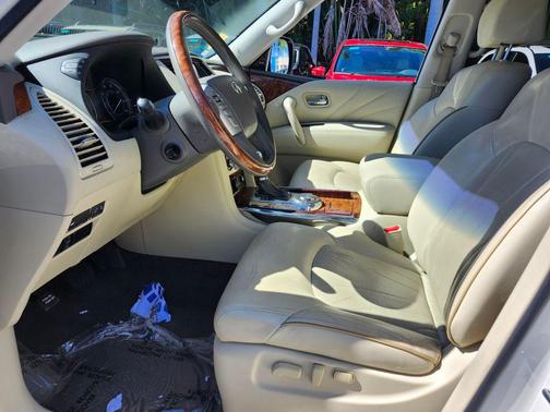 2017 INFINITI QX80 Base