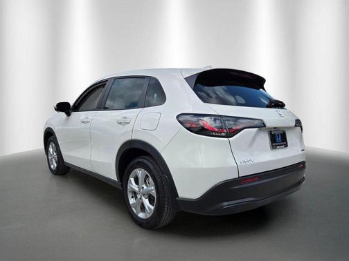 Platinum White Pearl 2025 Honda HR-V LX