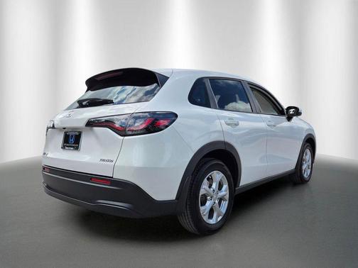 Platinum White Pearl 2025 Honda HR-V LX