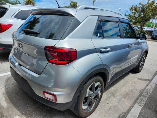 2023 Hyundai VENUE SEL