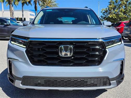 2025 Honda Pilot Touring 8-Passenger