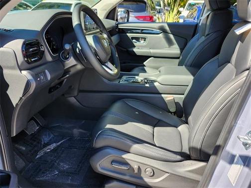 2025 Honda Pilot Touring 8-Passenger