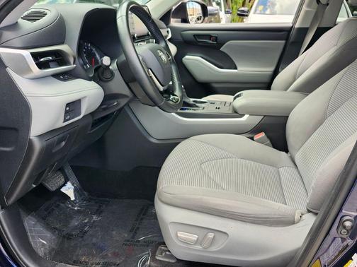 2021 Toyota Highlander LE