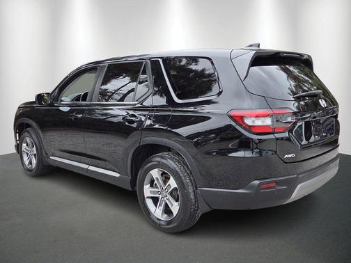 2023 Honda Pilot AWD EX-L 8 Passenger