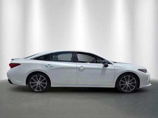 Wind Chill Pearl 2021 Toyota Avalon Touring