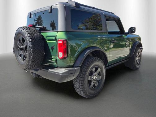 ERUPTION GREEN METALLIC 2024 Ford Bronco Black Diamond