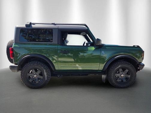 ERUPTION GREEN METALLIC 2024 Ford Bronco Black Diamond