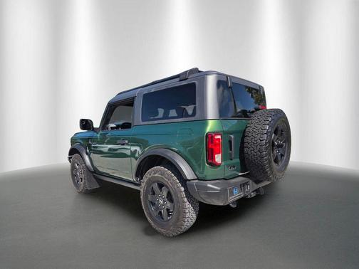 ERUPTION GREEN METALLIC 2024 Ford Bronco Black Diamond