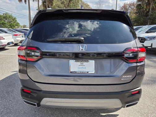 2023 Honda Pilot Touring 8-Passenger
