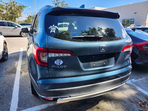 2022 Honda Pilot Touring 8-Passenger