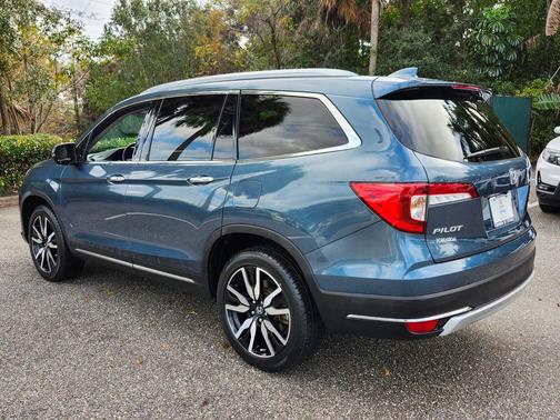 2022 Honda Pilot Touring 8-Passenger