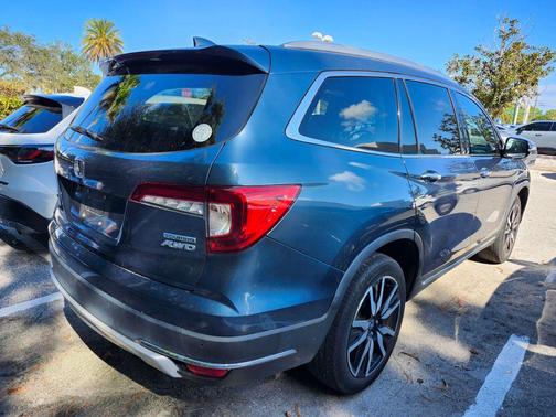 2022 Honda Pilot Touring 8-Passenger