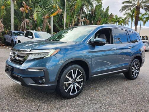 2022 Honda Pilot Touring 8-Passenger