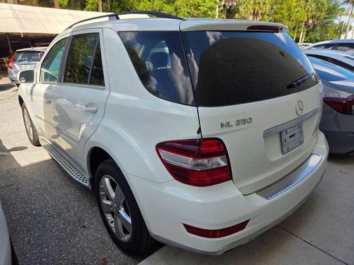 Arctic White 2010 Mercedes-Benz M-Class ML 350