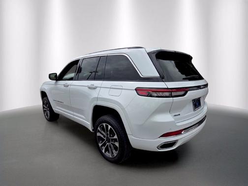 Bright White Clearcoat 2023 Jeep Grand Cherokee Overland