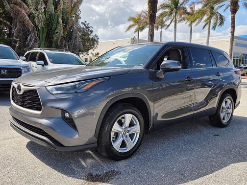 2022 Toyota Highlander LE