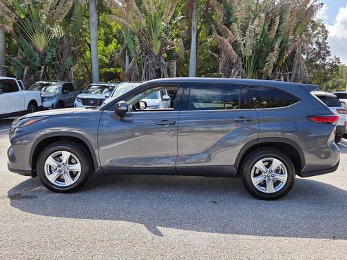 2022 Toyota Highlander LE