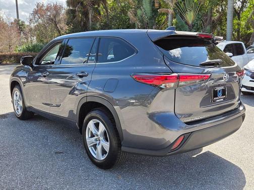 2022 Toyota Highlander LE