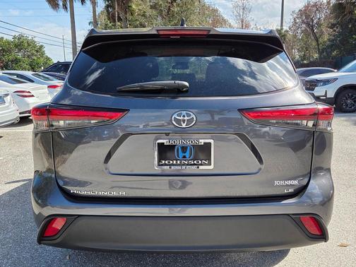 2022 Toyota Highlander LE
