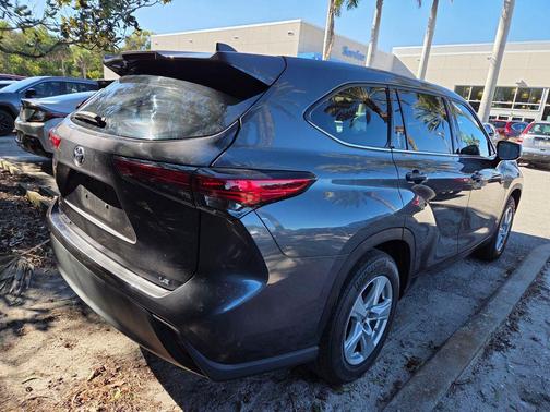 2022 Toyota Highlander LE