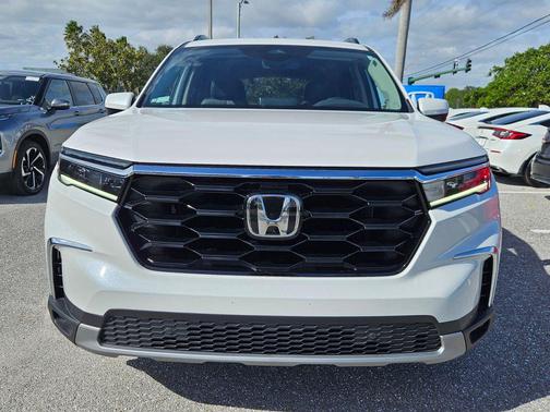 2025 Honda Pilot Touring 8-Passenger