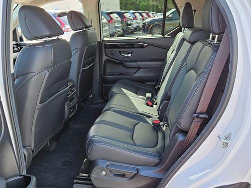 2025 Honda Pilot Touring 8-Passenger