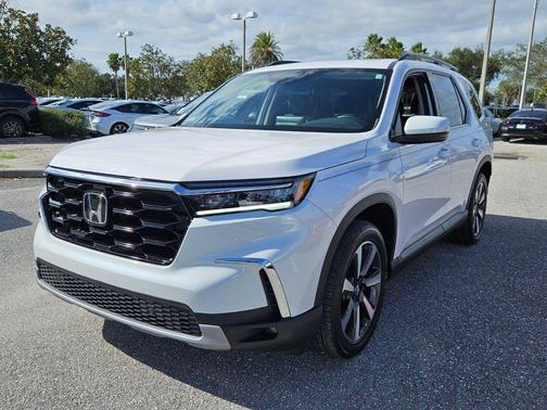 2025 Honda Pilot Touring 8-Passenger