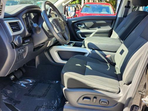 2017 Nissan Titan SV