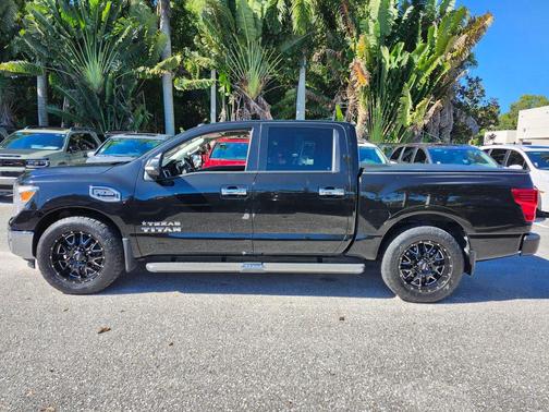 2017 Nissan Titan SV