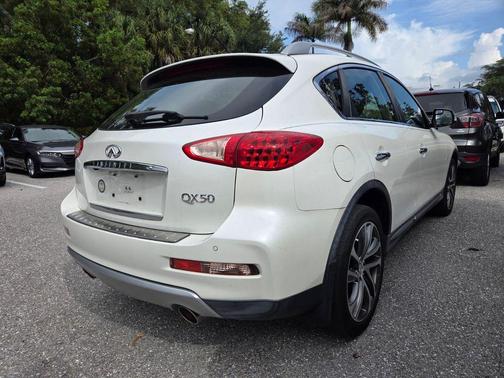 Majestic White 2017 INFINITI QX50 Base
