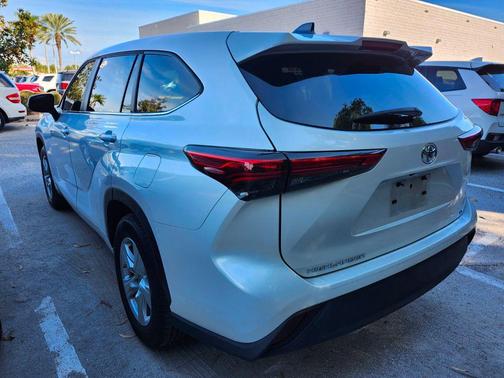 2023 Toyota Highlander LE