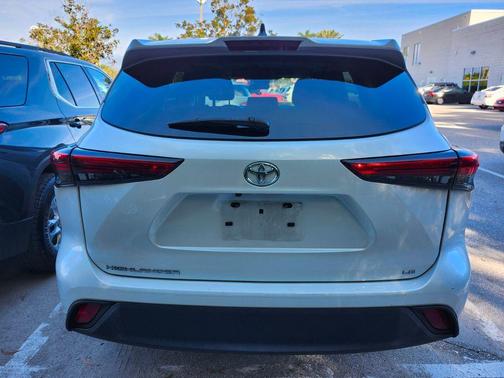 2023 Toyota Highlander LE