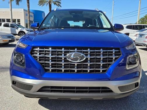 2025 Hyundai VENUE SEL