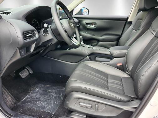 Platinum White Pearl 2026 Honda HR-V EX-L