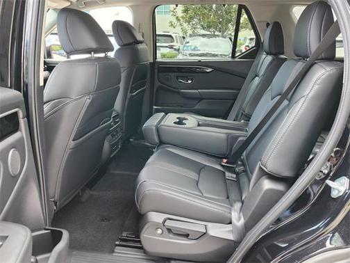 2025 Honda Pilot Touring 8-Passenger