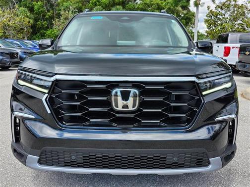 2025 Honda Pilot Touring 8-Passenger