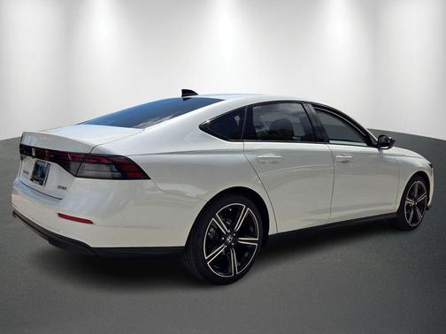 Platinum White Pearl 2026 Honda Accord SE