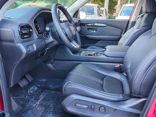 2025 Honda Pilot Touring 8-Passenger