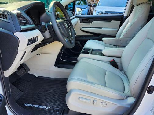 Platinum White Pearl 2026 Honda Odyssey EX-L